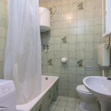 16053a Apartment *